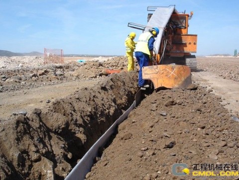 道路养护机械（道路养护机械进入作业地点时,施工技术人员）